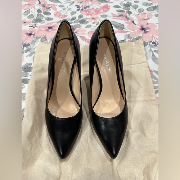 Nine West high heels in black leather. - Picture 1 of 2